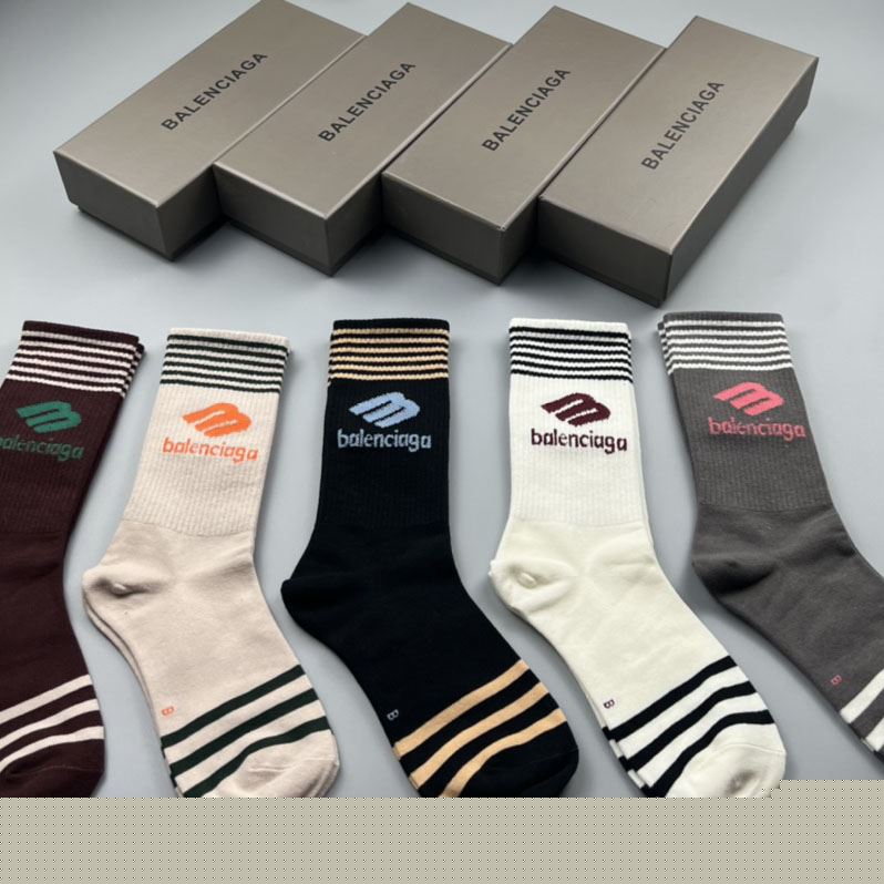 Ba*len*cia*ga socks